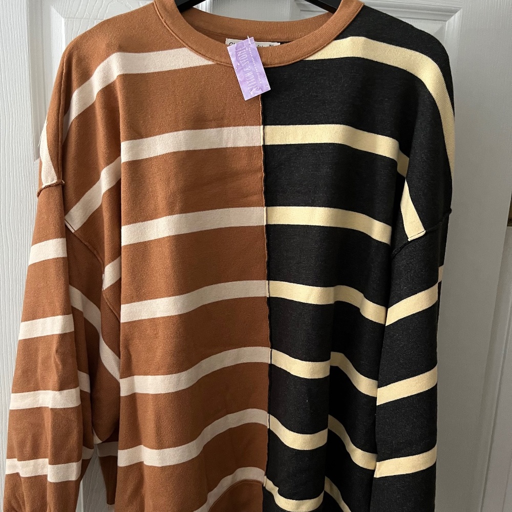 Dual-Toned Oversized Striped Sweater - size M/L